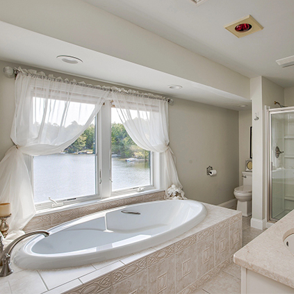 master bathroom with view on the Lake Ossipee